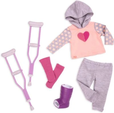 Our Generation Deluxe Puppe Martha 46cm Mit Gipsbein 2 Our Generation Deluxe Puppe Martha 46cm Mit Gipsbein – Bild 2